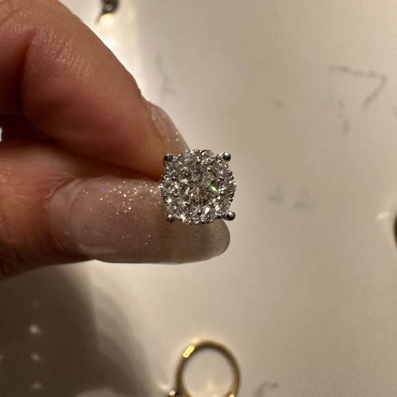 Beautiful diamond earrings almost new . - Picture 3 of 5